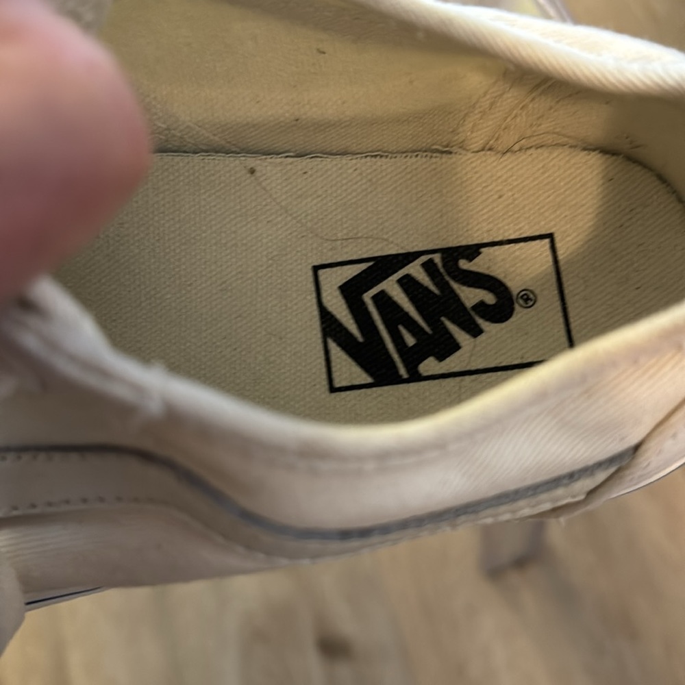 Vans - Picture 4 of 5